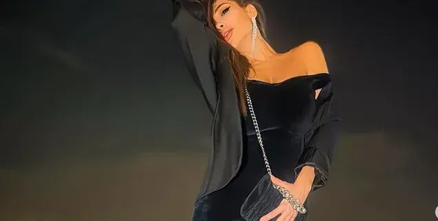 Ариа показа умопомрачителен бедър СНИМКА