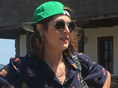 Божана Кацарова  има пилон за танци в новия си дом