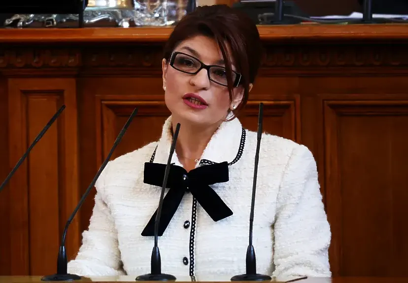 Десислава Атанасова била шефка на екстрасенси и билкари