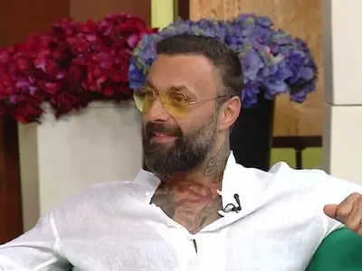 Диджей Дамян опънал гореща мацка в препълнена дискотека?