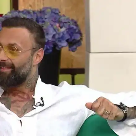 Диджей Дамян опънал гореща мацка в препълнена дискотека?