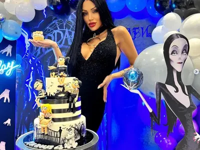 Джулиана Гани като Мортиша