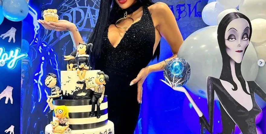 Джулиана Гани като Мортиша