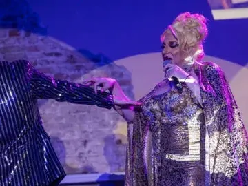 Драг кралицата Елза Парини: В ежедневието си се обличам като мъж