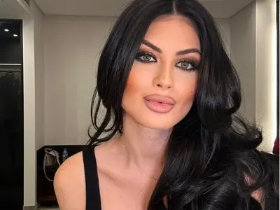 Дрехи долу! Мис България само по силикон и прашка (ФОТО)