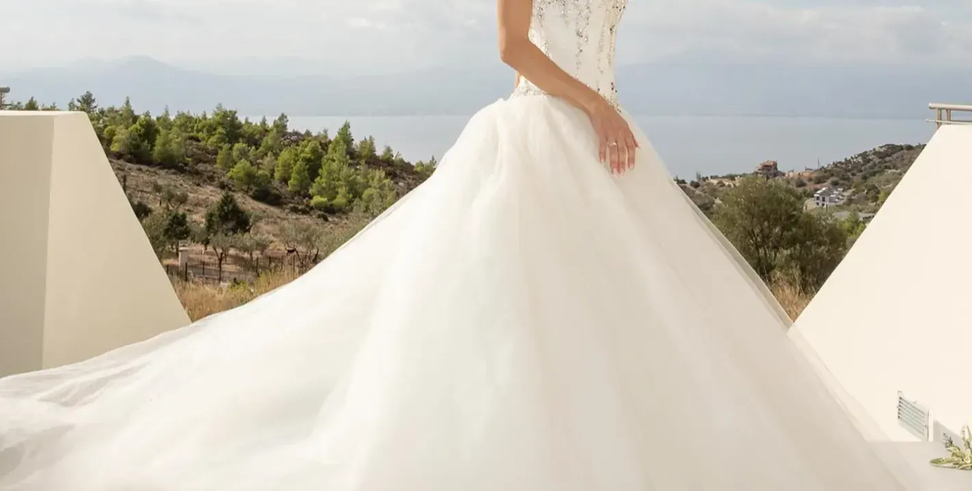 Голата кметица Диана Габровска стана булка