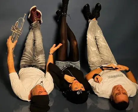 Изобщо не страда за бившия: Кали вирна краката