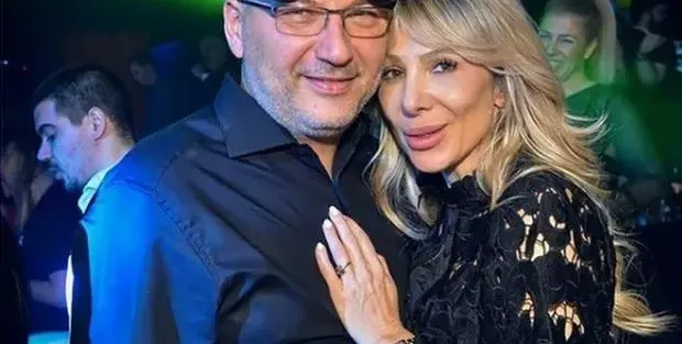 Жената на шеф Манчев продава къщи за милиони