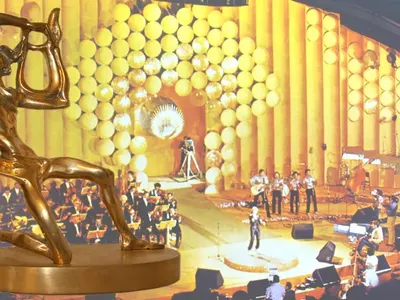 Живи да ги ожалиш: Спряха пенсиите „Златният Орфей“ на куп естрадни динозаври