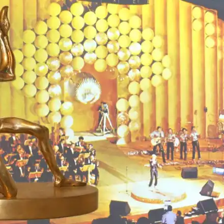 Живи да ги ожалиш: Спряха пенсиите „Златният Орфей“ на куп естрадни динозаври