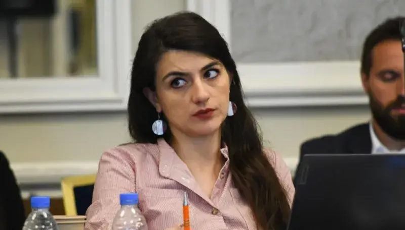 Лена крие развод (Снимки)