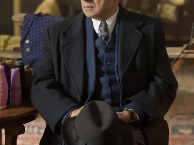 Лорд Евгени Минчев:  Мегз борави неловко с цветовете на Кралицата! Лош моден януари за Михаела. И още + СНИМКИ