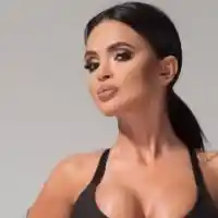 Мара Отварачката отваря бири без отварачка