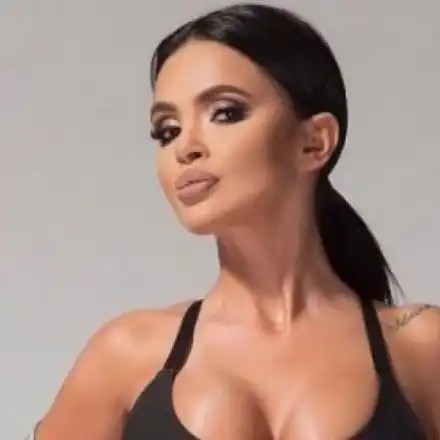 Мара Отварачката отваря бири без отварачка