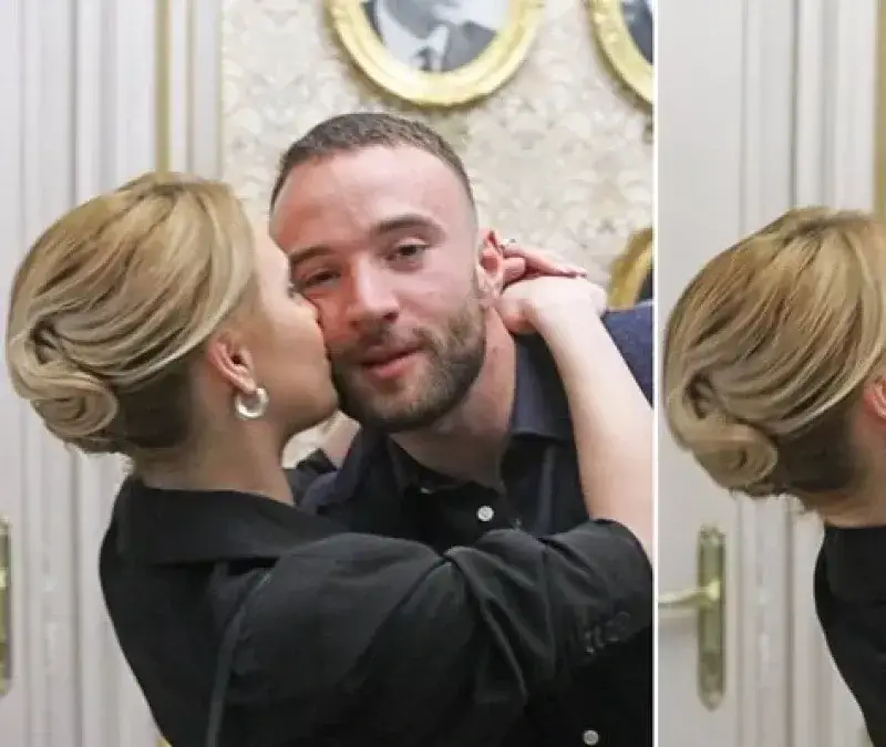 Мария Бакалова празнува годишнина с гаджето