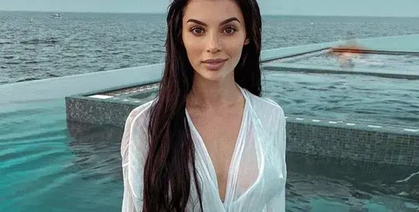 Мегз се слива с първия си кон