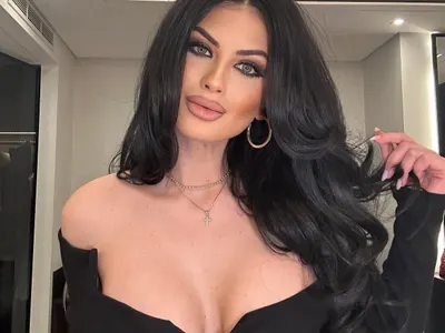 Мис България посрещна Новата година с 300 рози в 5-звезден лукс (СНИМКИ)