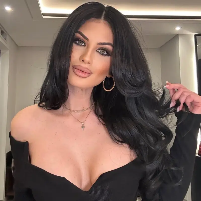 Мис България посрещна Новата година с 300 рози в 5-звезден лукс (СНИМКИ)