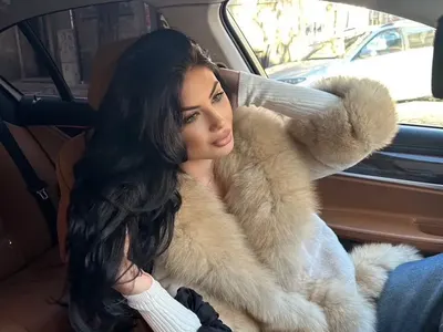 Мис България съвсем ИЗНАГЛЯ: Вижте ми новата одрана лисица!