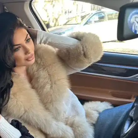 Мис България съвсем ИЗНАГЛЯ: Вижте ми новата одрана лисица!