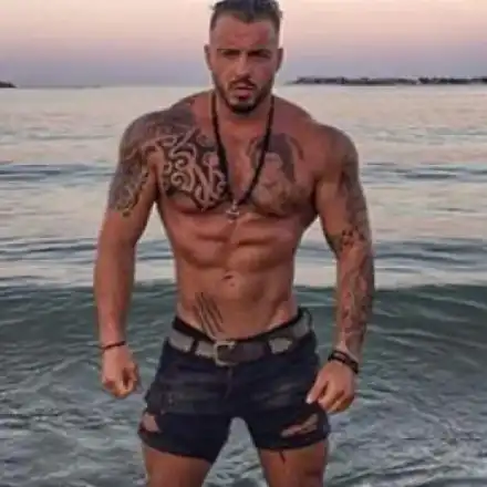 Митака се маже с бира и моркови за тен