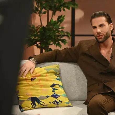 Модният инфлуенсър Pitt Andreychev: Ники Минаж уволни екипа си заради близалки (ВИДЕО)