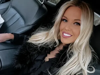 Натали Трифонова откри Мерцедес под елхата