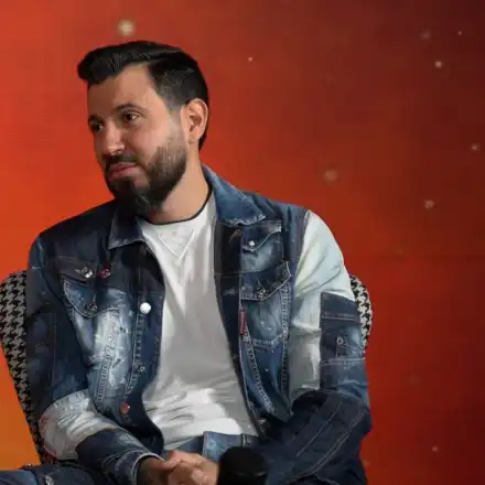 Навиват Мартин Елвиса за политик