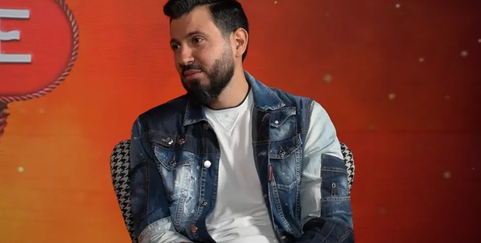 Навиват Мартин Елвиса за политик