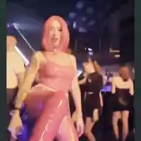 Не й пука за скандала: Диона мята гьобеци в дискотеките (СНИМКИ)