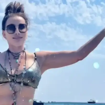 Неузнаваема: Дарина Павлова втрещи с 10-а пластична операция СНИМКИ