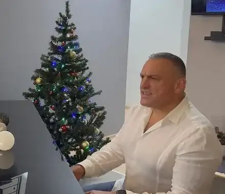 От стрес: Юскел Кадриев оплешивя и се ошишка