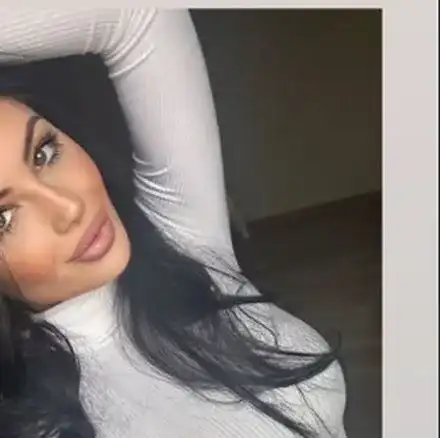 Пак разплака мъжете! Тафкова само по халат, скри зърно с кичур коса