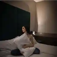 Пак разплака мъжете! Тафкова само по халат, скри зърно с кичур коса