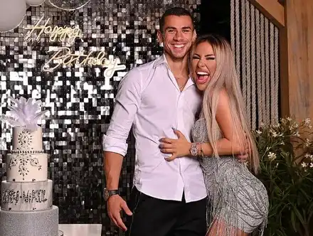 Пак сама: Гери-Никол би шута на кикбоксьора (Снимки)