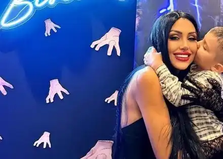 Пак събра погледите: Джулиана Гани изкара силикона на детски рожден ден СНИМКИ