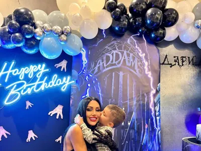 Пак събра погледите: Джулиана Гани изкара силикона на детски рожден ден СНИМКИ