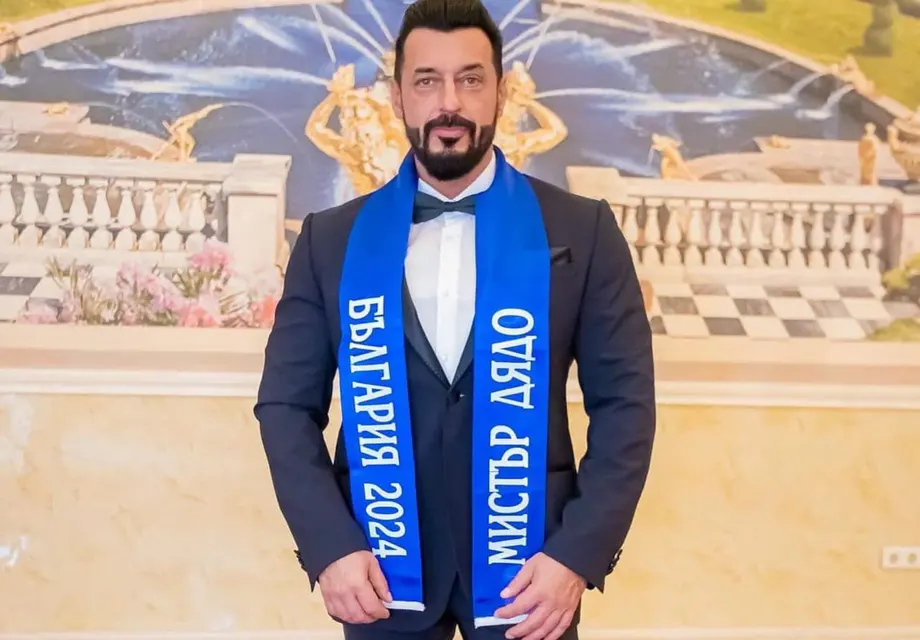 Похотливи баби налазиха полуголия Мистър Дядо (Горещи снимки)