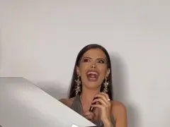 Преслава извади зъби като на Лешникотрошачката (СНИМКИ)
