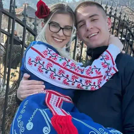 Рълев от „Игри на волята“ заби секси мацка