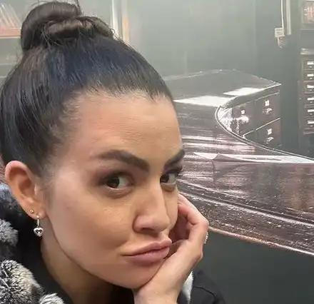 Шок: Деси Цонева  спи в банята