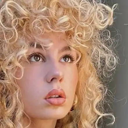 ШОК! Щерката на президента си уголеми джуките! Дарина Радева стана като Мара