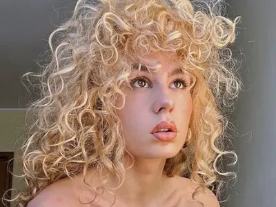 ШОК! Щерката на президента си уголеми джуките! Дарина Радева стана като Мара