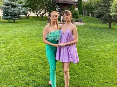 Щерката на Янко Ваташки-Лудия и Соня Немска хвана микрофона (СНИМКИ)