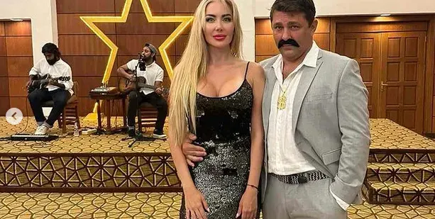 СНИМКА Тоца облече мъжа си  като наркобарон