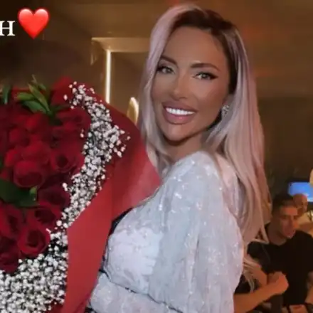 СНИМКИ Златка лее шампанско и рози за РД