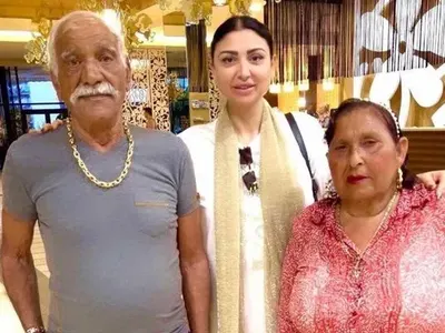 Софи Маринова посрещна Банго Васил с майка си