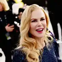 Спаружената Никол Кидман отчаяна търси лесни пари