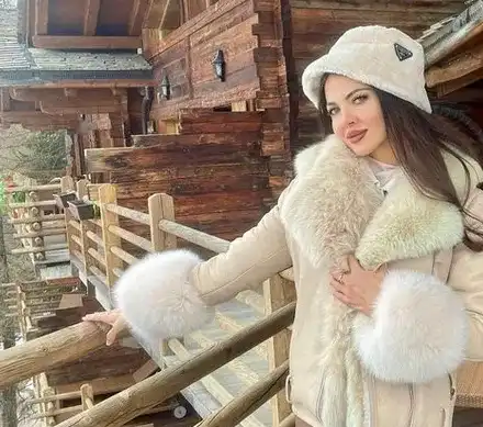 Тайнствен мъж глези Райна в Швейцария