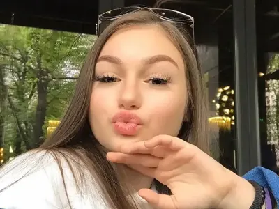 Тролове тормозят Крисия